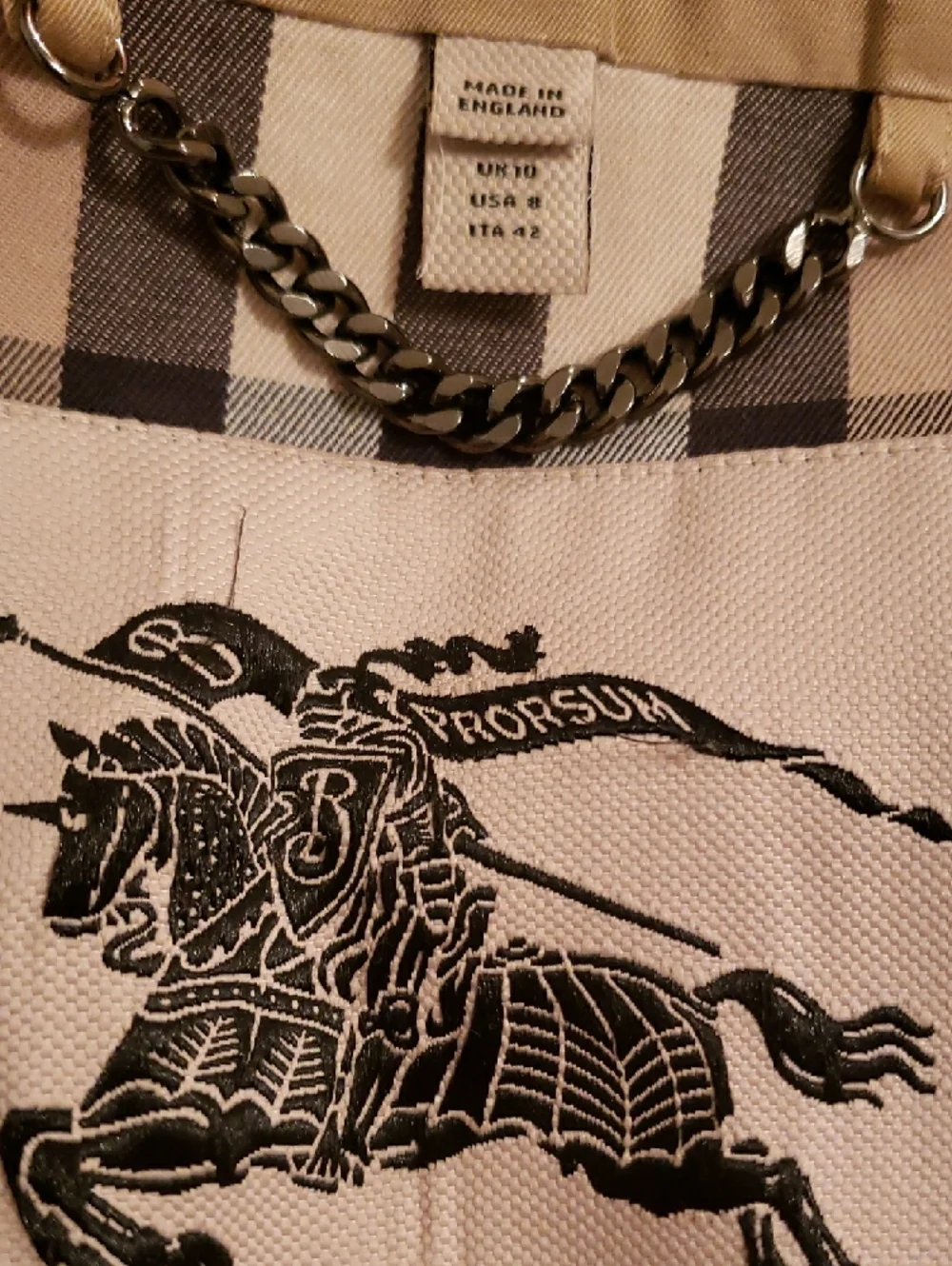Burberry Beige Double-Breasted Trench Coat with Belt - Picture 12 of 13